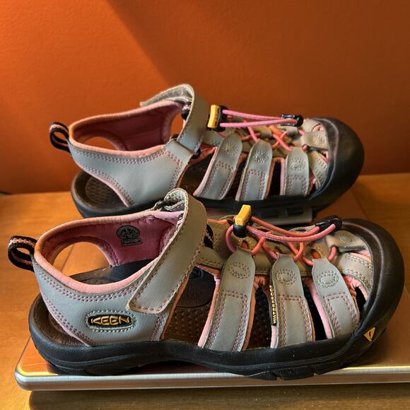 Keen Water Shoes - Pink & Gray - Girls Size 5 - Hiking Sport Sandals EUC - Picture 5 of 10